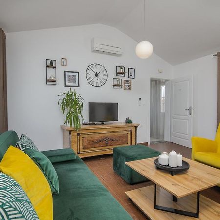 Apartment Marina Malinska Eksteriør bilde