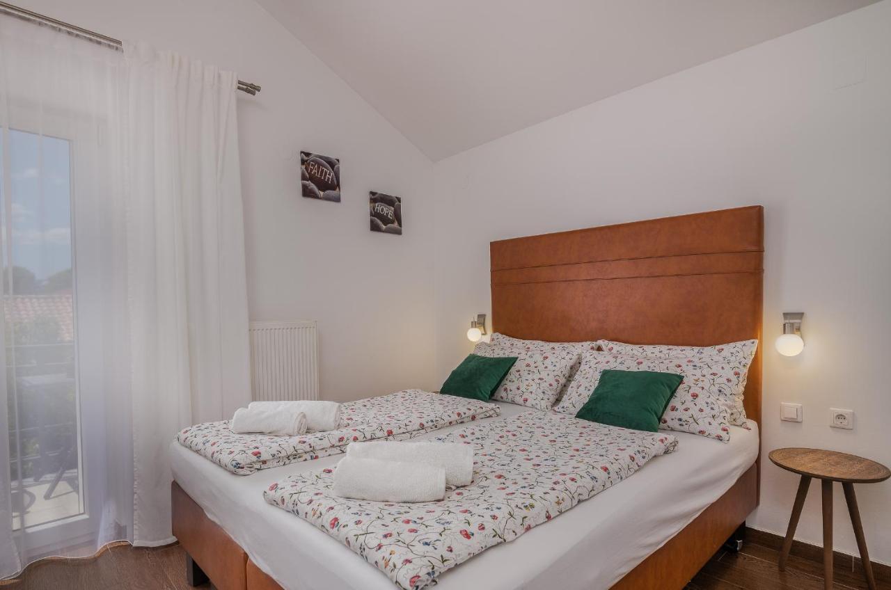 Apartment Marina Malinska Eksteriør bilde